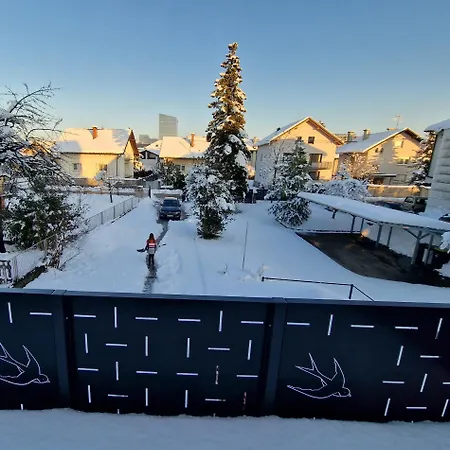 Lastovka Apartament *