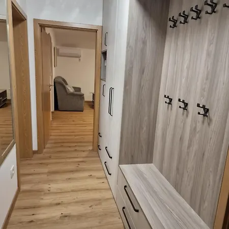 Lastovka Apartament *